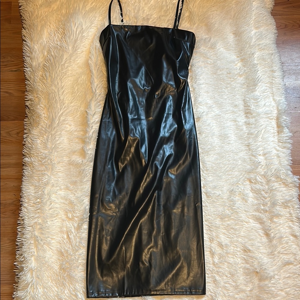 Black Sheath Dress with Spaghetti Straps for a Night Out - Picture 1 of 2